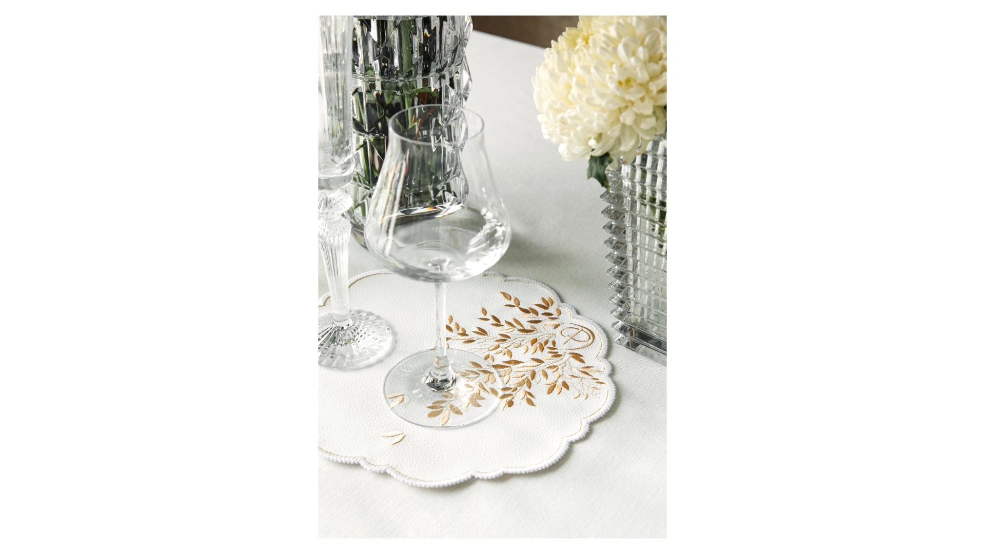 Набор плейсматов Private Decor collection Jardin Mаjоrelle 43 см, 2 шт, экокожа, бело-золотой