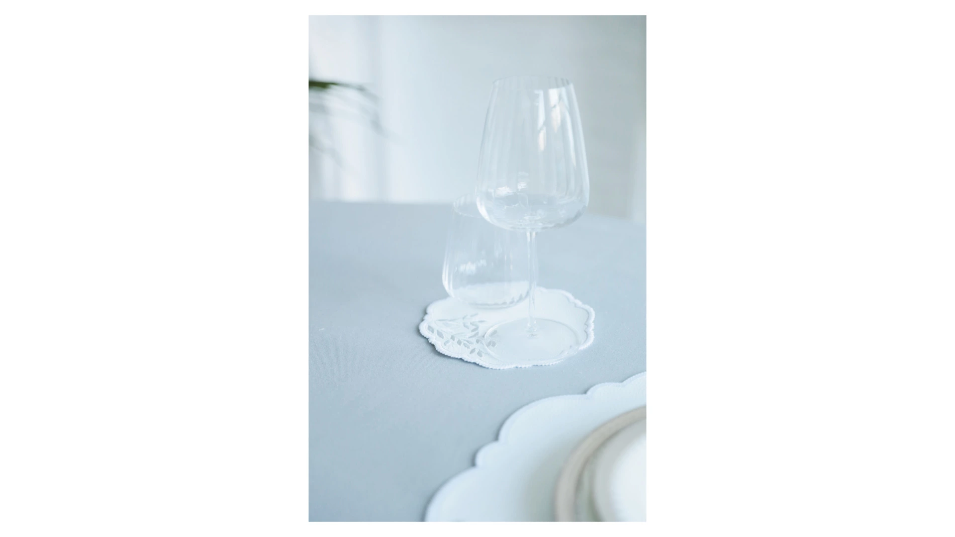 Набор плейсматов Private Decor collection Jardin Mаjоrelle 43 см, 2 шт, экокожа, белый с серебристым