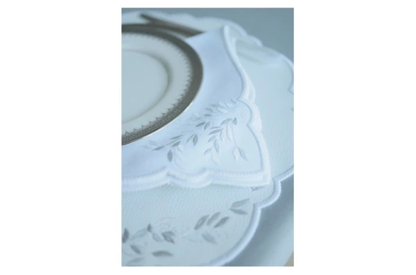 Набор плейсматов Private Decor collection Jardin Mаjоrelle 43 см, 2 шт, экокожа, белый с серебристым