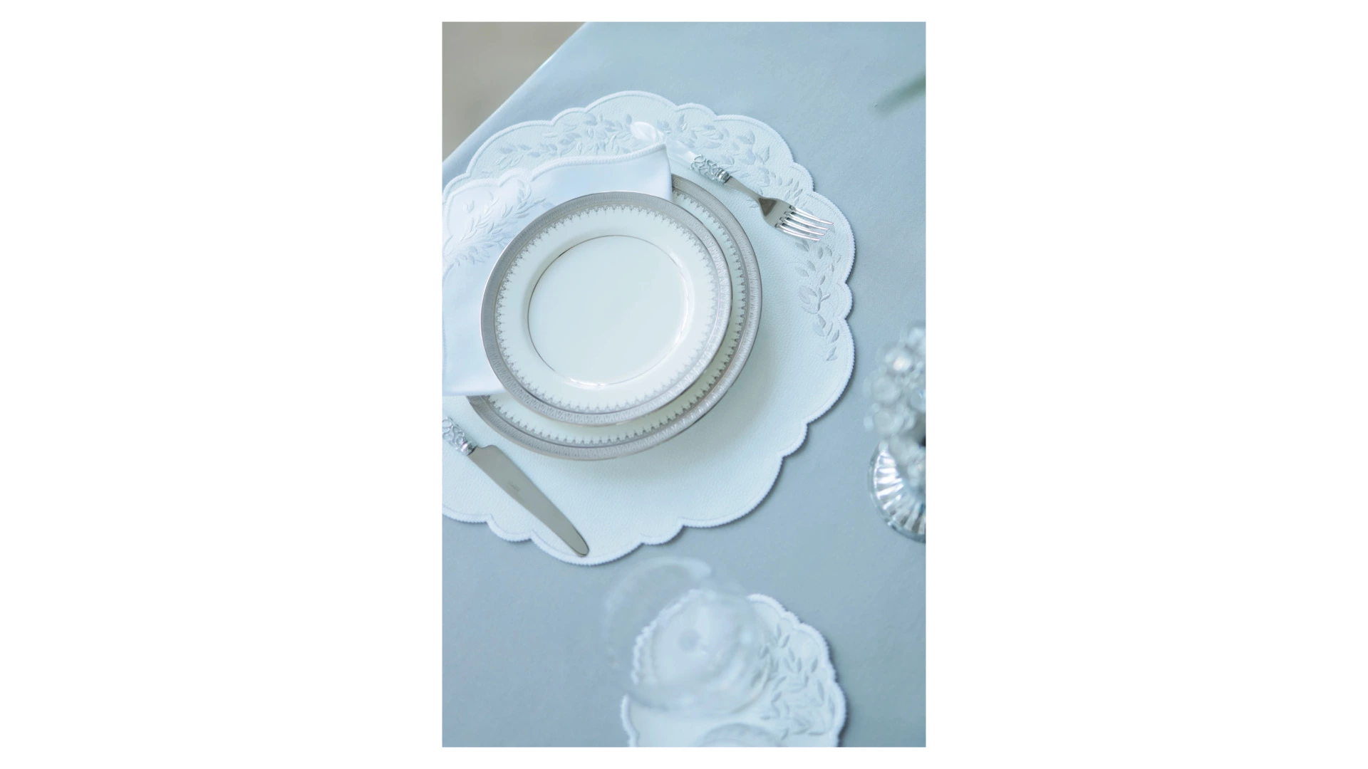 Набор плейсматов Private Decor collection Jardin Mаjоrelle 43 см, 2 шт, экокожа, белый с серебристым