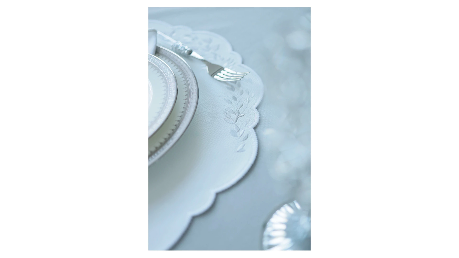 Набор плейсматов Private Decor collection Jardin Mаjоrelle 43 см, 2 шт, экокожа, белый с серебристым