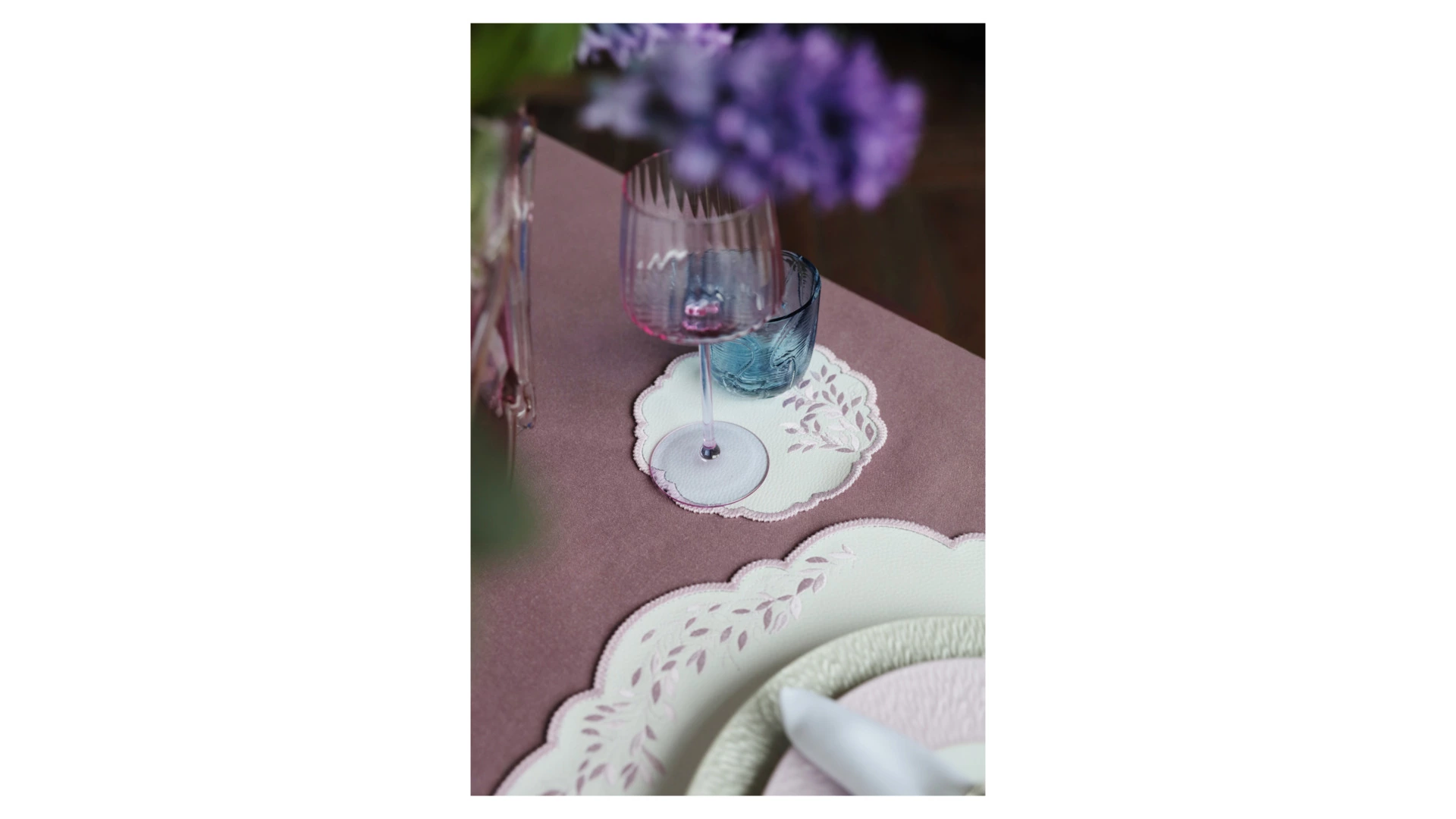 Набор плейсматов Private Decor collection Jardin Mаjоrelle 43 см, 2 шт, экокожа, бело-розовый