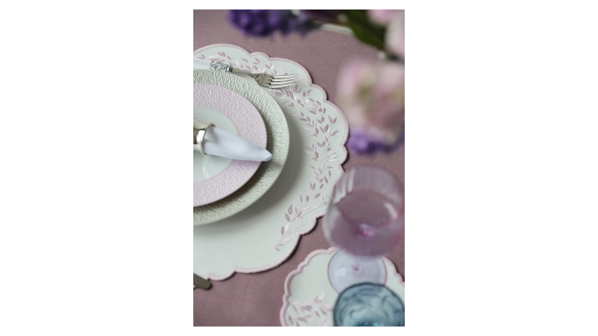 Набор плейсматов Private Decor collection Jardin Mаjоrelle 43 см, 2 шт, экокожа, бело-розовый