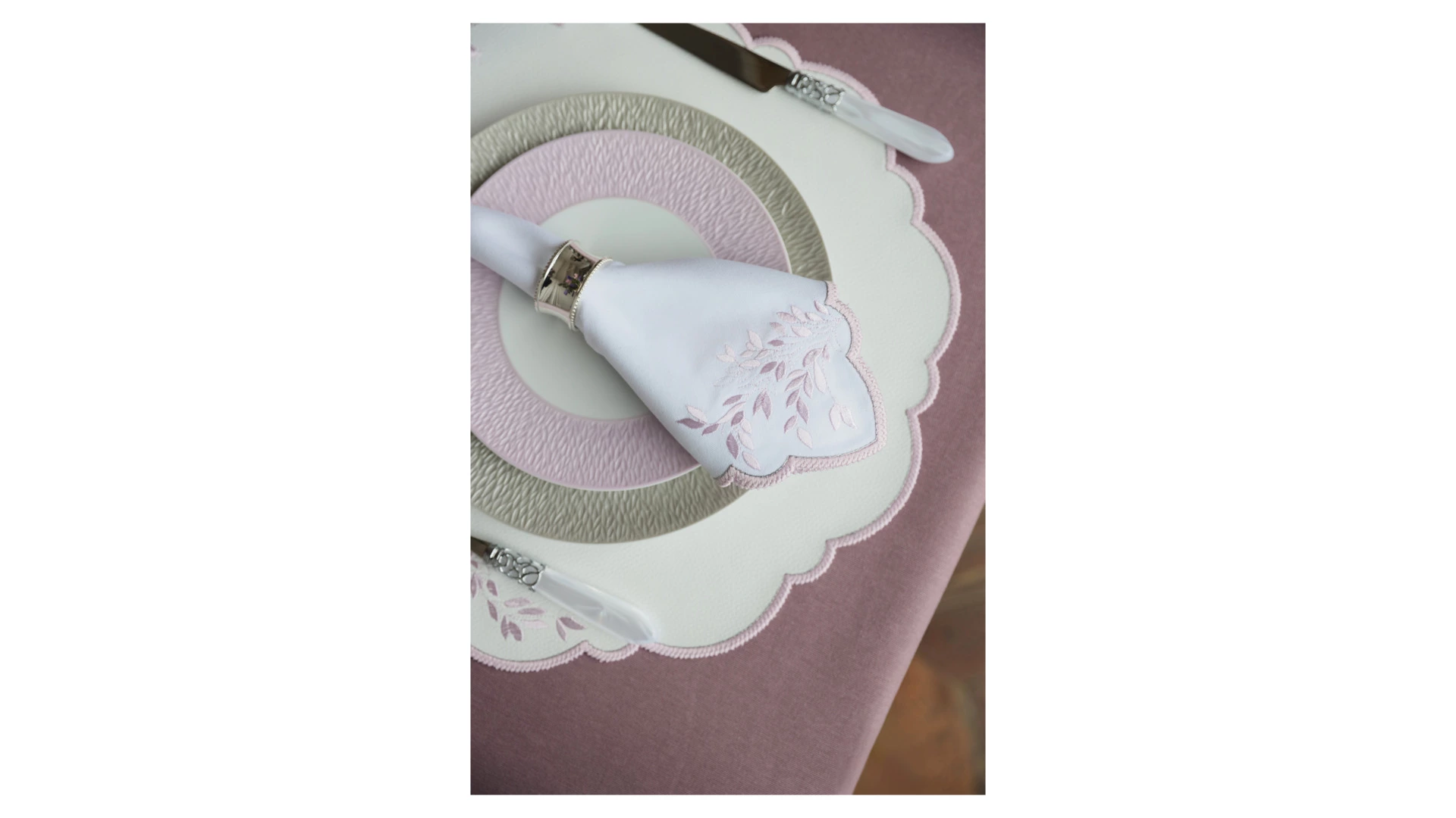 Набор плейсматов Private Decor collection Jardin Mаjоrelle 43 см, 2 шт, экокожа, бело-розовый