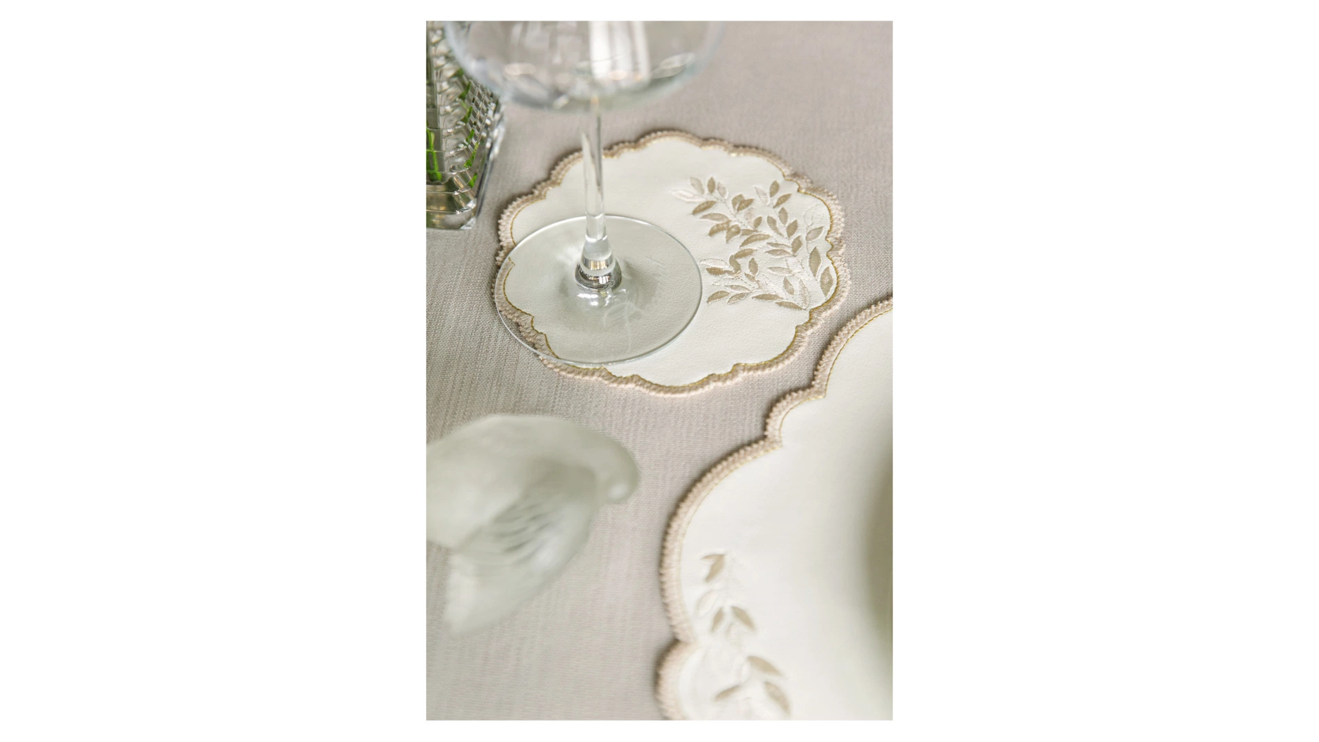 Набор плейсматов Private Decor collection Jardin Mаjоrelle 43 см, 2 шт, экокожа, молочный