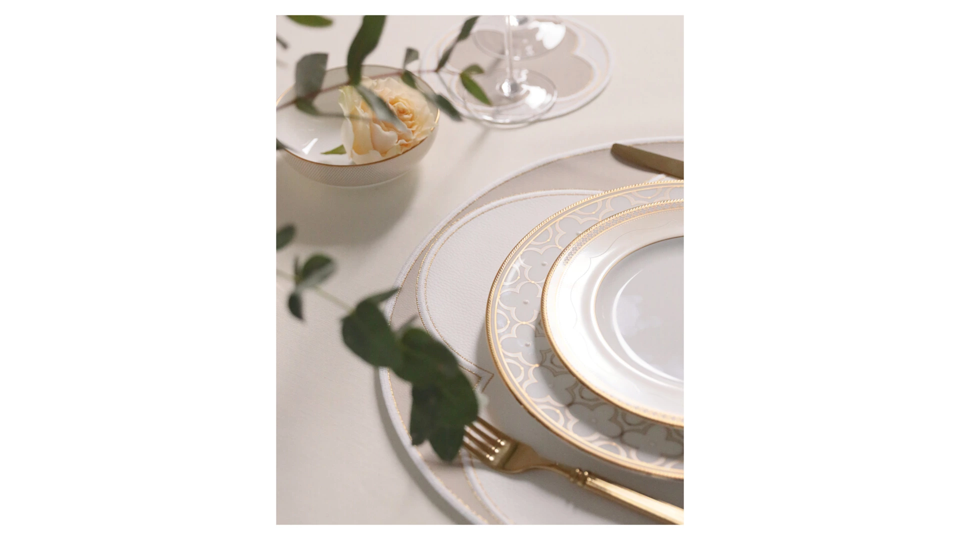 Набор плейсматов Private Decor collection D Oro 43 см, 2 шт, экокожа, бело-бежевый