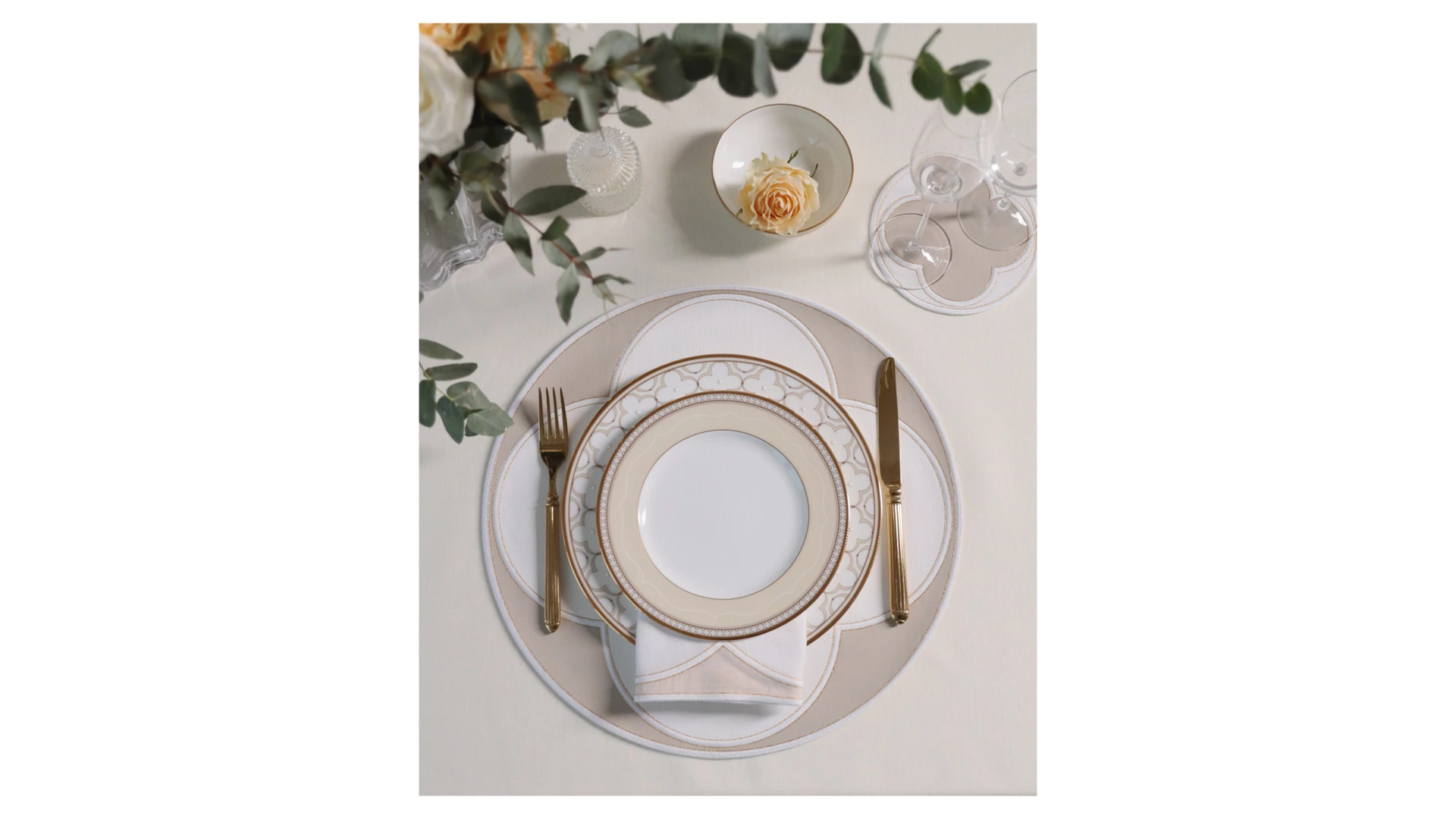 Набор плейсматов Private Decor collection D Oro 43 см, 2 шт, экокожа, бело-бежевый