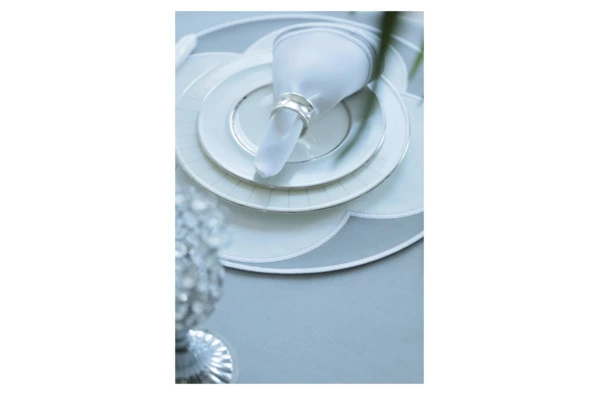 Набор плейсматов D Oro 43 см, 2 шт, экокожа, бело-серый