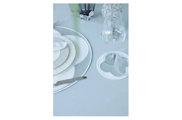 Набор плейсматов D Oro 43 см, 2 шт, экокожа, бело-серый