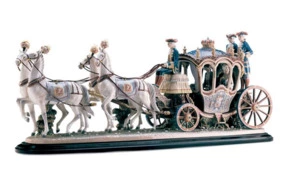 Скульптура Lladro кареты XVIII века 40 см, фарфор
