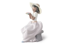 Фигурка Lladro Lladro Девушки Сладкий аромат 9х19 см, фарфор