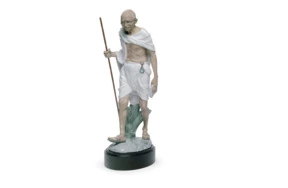 Фигурка Lladro Махатмы Ганди 31 см, фарфор
