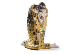 Скульптура Lladro Поцелуй Золотой люстр 33 см, фарфор