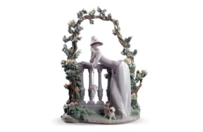 Скульптура Lladro Женщина на балюстраде 49 см, фарфор