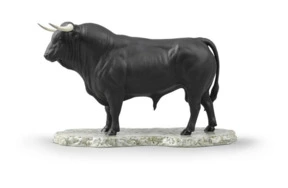Фигурка Lladro Испанский Бык 13х32 см, фарфор