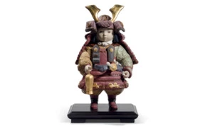 Фигурка Lladro Мальчик-воин Золотой люстр 35 см, фарфор