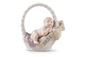 Фигурка Lladro Девочка Рожденная в 2024 году 10 см, фарфор